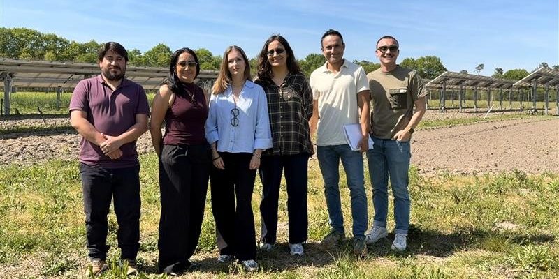 Impulso al piloto agrovoltaico de AgroSOL con la visita del equipo técnico francés
