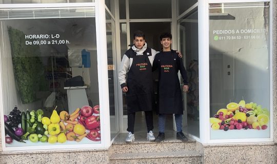 Emprender con ilusión: Bilal y Mounir abren un comercio de alimentación en Azagra